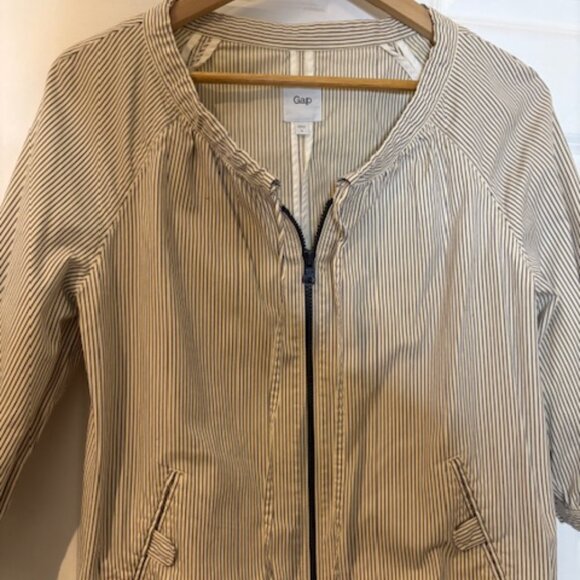 lightweight, casual zip-front jacket - Picture 2 of 2